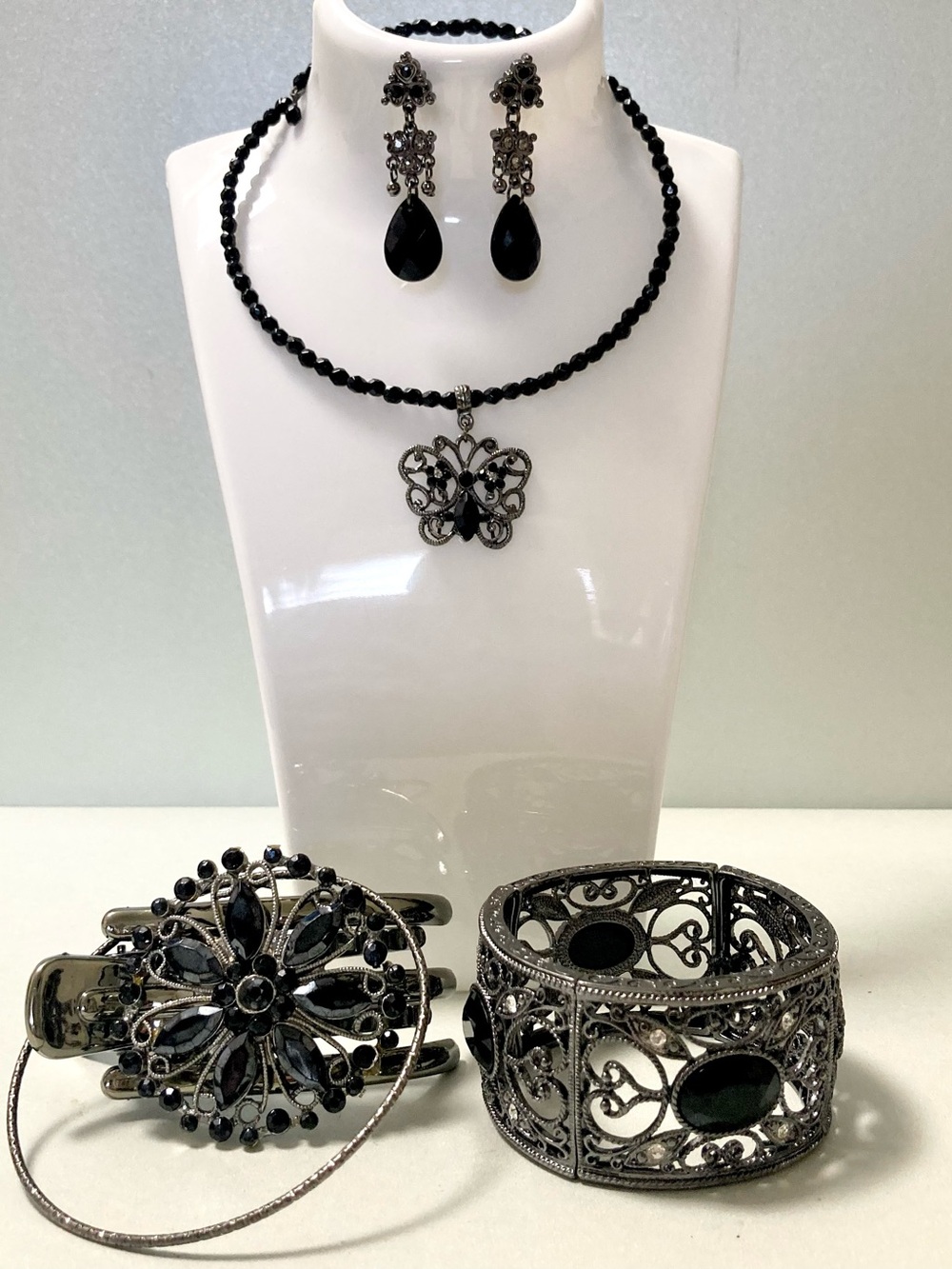 Elegant Black Filigree Jewelry Set Necklace Earrings Bracelets hair clip